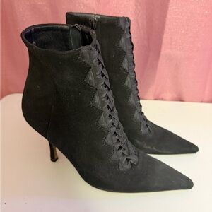 Vero Cuoio Black Pointed-Toe Lace-Up Ankle Boots
